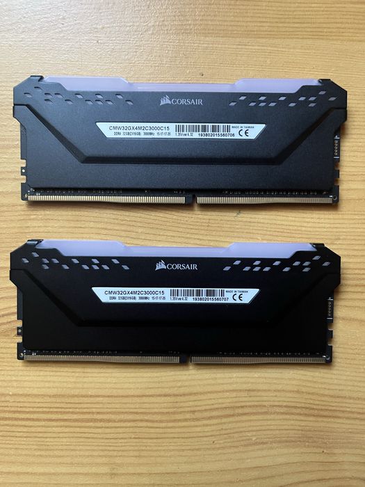 Memorie RAM Corsair Vengeance RGB PRO 32GB (2x16GB) DDR4 3000MHz CL15