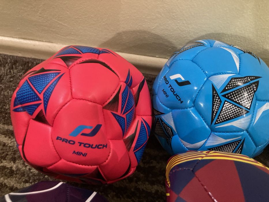 Mini топки за футбол,волейбол Wilson-7бр нови