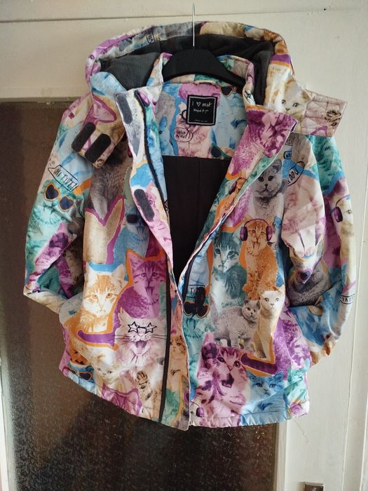 Продавам детско яке за момиче.Цена20лв.