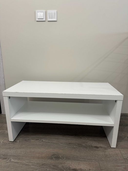 Бяла ТВ маса / ниска етажерка