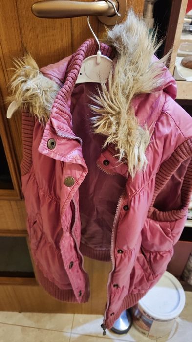 Детска грейка без ръкави с качулка