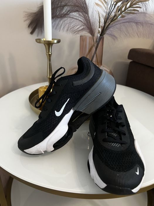 Дамски черни маратонки Nike