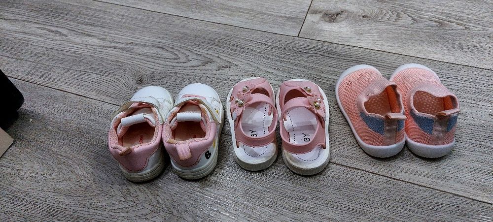 Продам детскую обувь