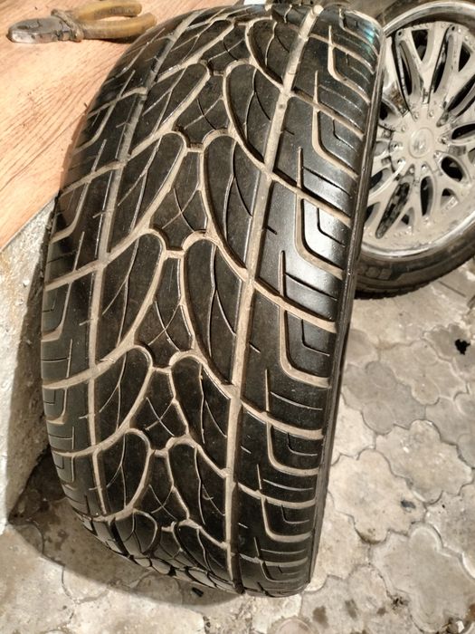 Продам диски с низкопрофильной резиной ланкрузер