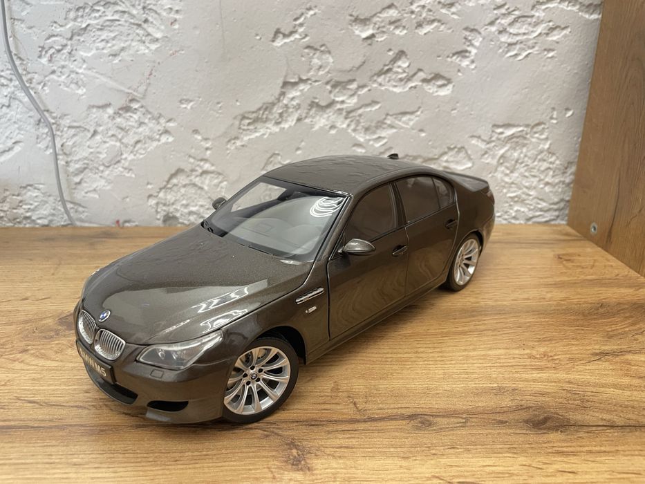 Модель BMW M5 масштаб 1:18, коллекция