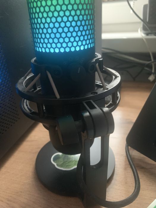 Продам микрофон HyperX quadcast S