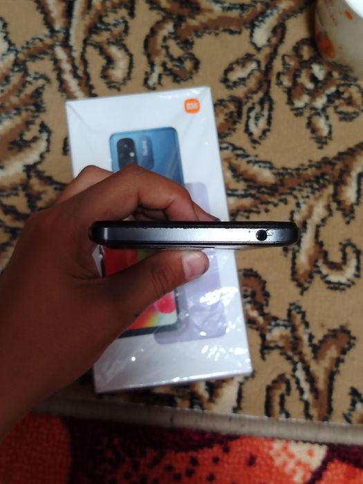 Ideal holatda kar san 8/128 redmi 12c