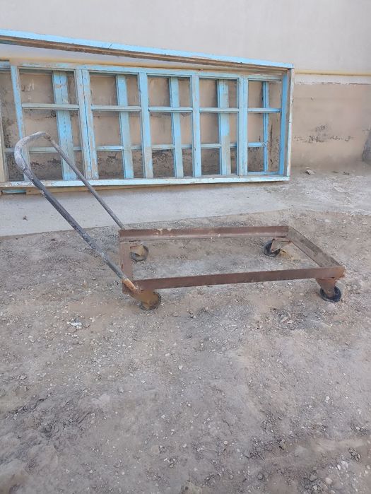 Тачка железная в хорошем состоянии