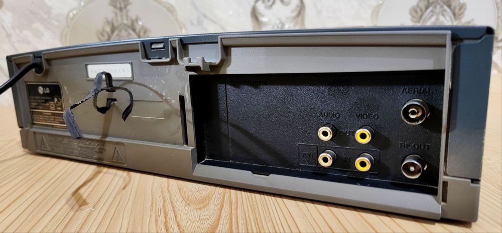 LG видеомагнитафон BC290W