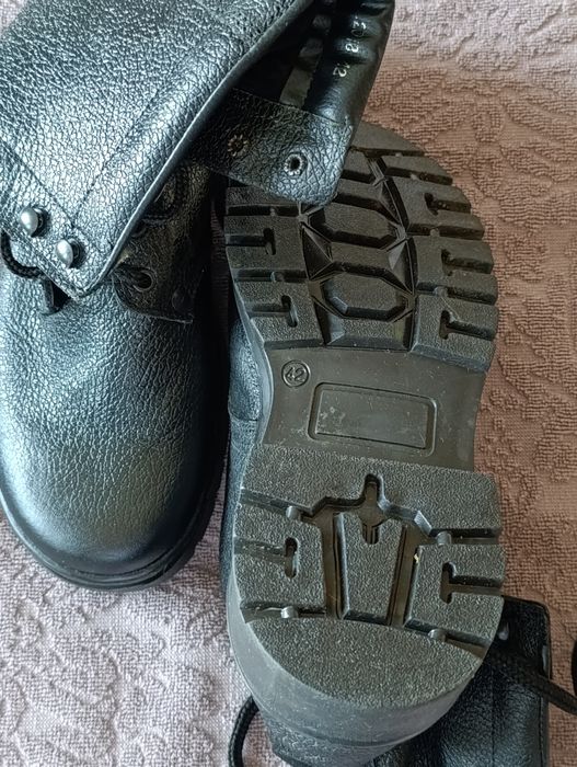 Продаются военные сапоги зимние