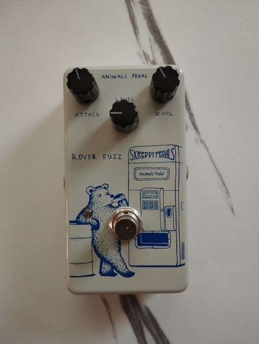 Педали эффектов в открытой коробке