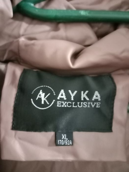 Продам женскую куртку 3000