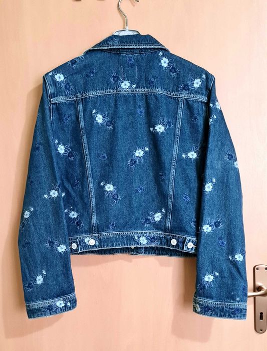 Geaca de blugi Guess, noua