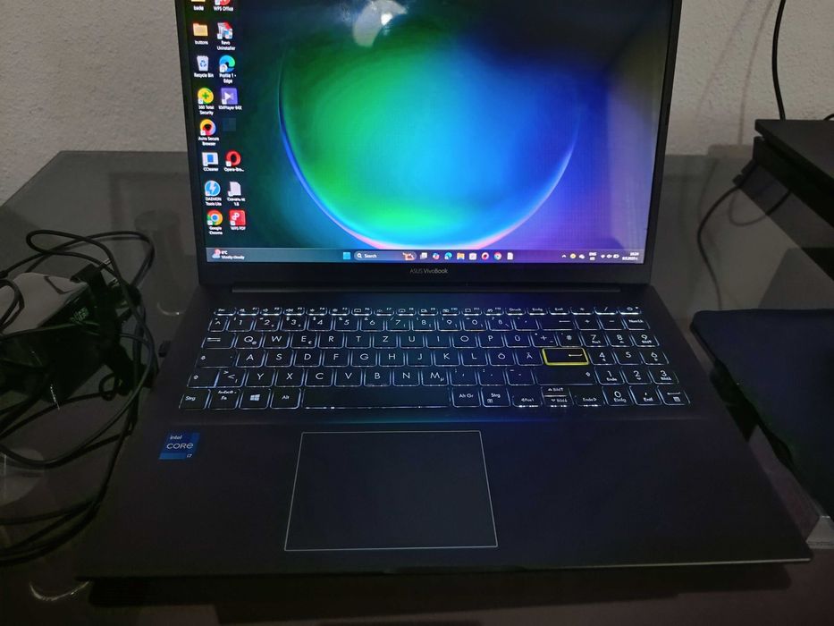 Asus Vivobook 8Gb intel core i7.