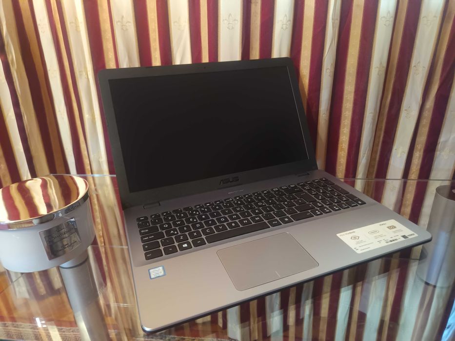 Laptop Asus Vivobook i5