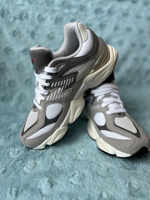 Adidasi New Balance 9060