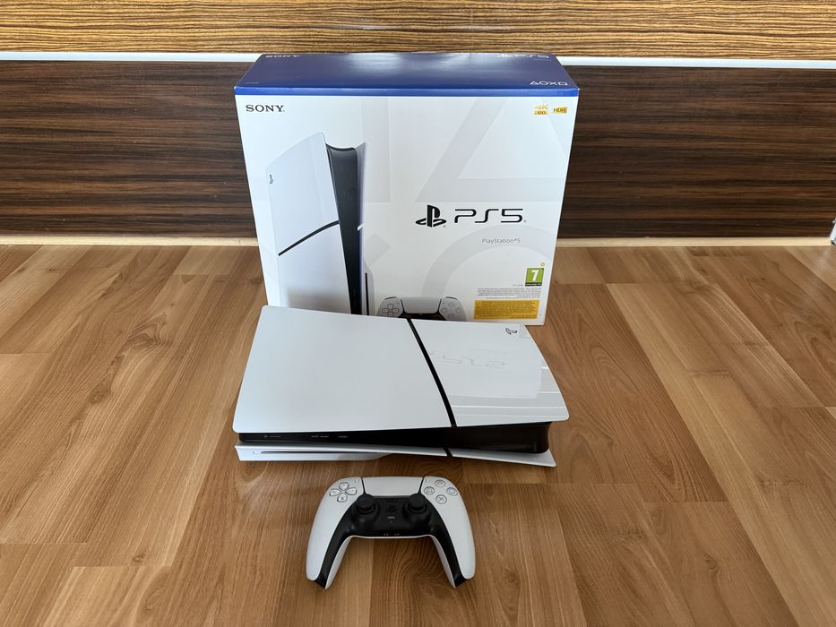 Перфектен и в гаранция Playstation 5 slim disc edition