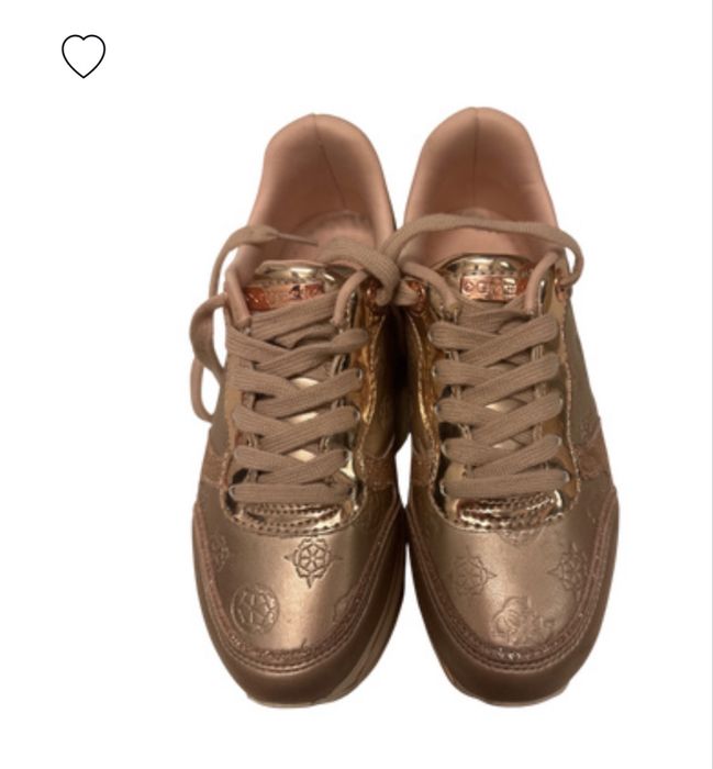 женские кроссовки GUESS