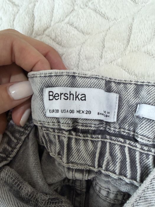 Дамски къси панталонки Bershka