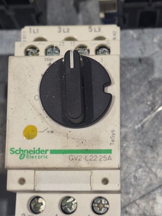 Темична защита Schneider