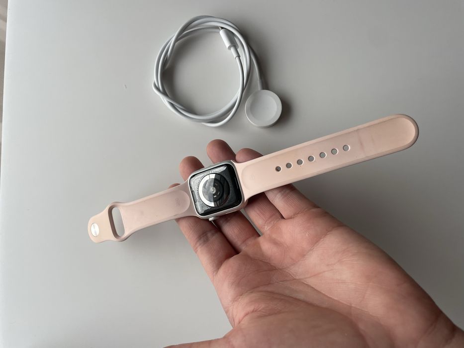 • Apple Watch • Gen 4 • 40mm•