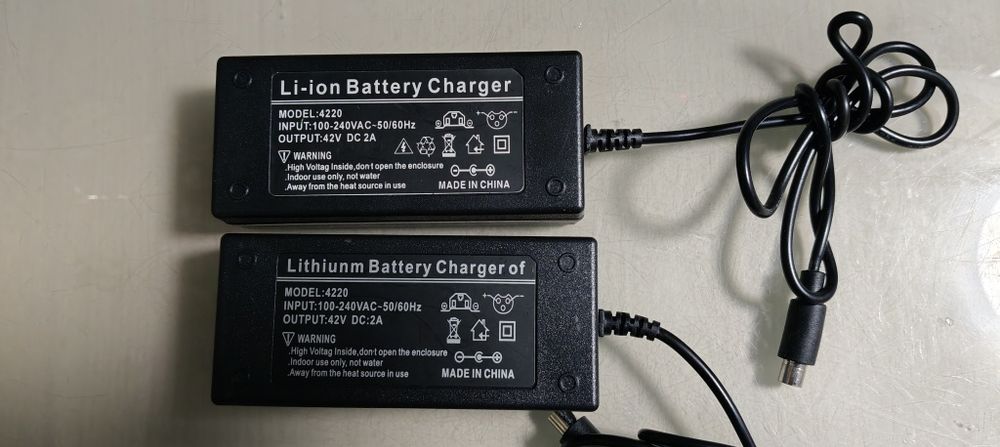 Încărcător 42v Li Ion