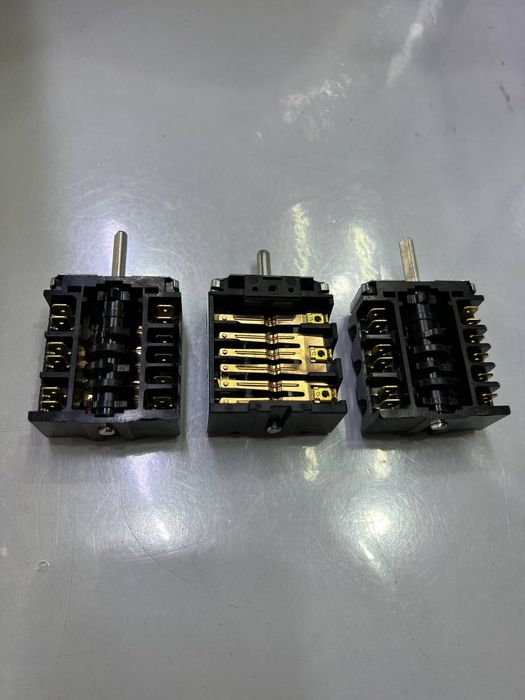 Переключатель режимов духовки с креплением под терморегулятор.
4 позиц