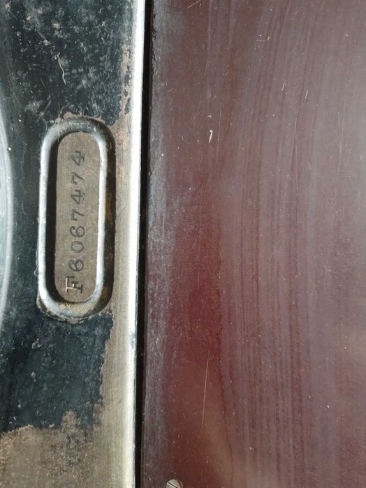 Продава се старинна,работеща, крачна шевна машина СИНГЕР модел 31К15