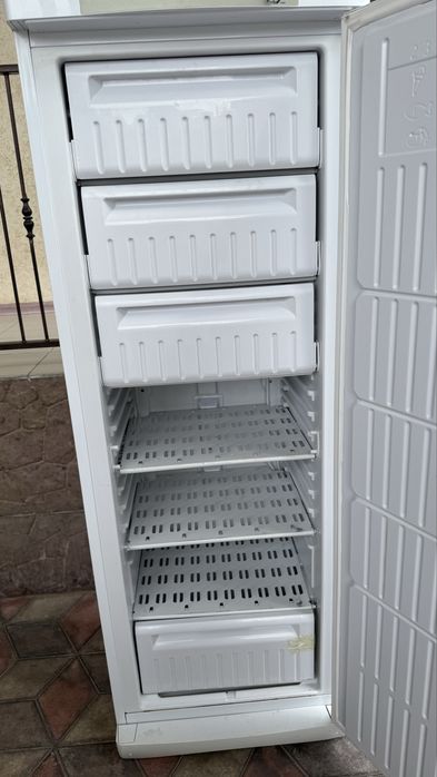 Срочно продам морозилник