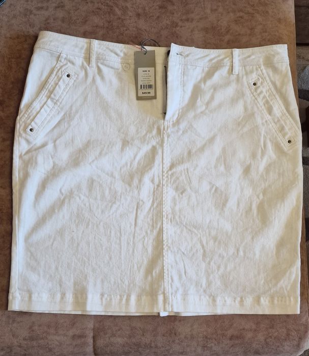 Бяла дънкова пола