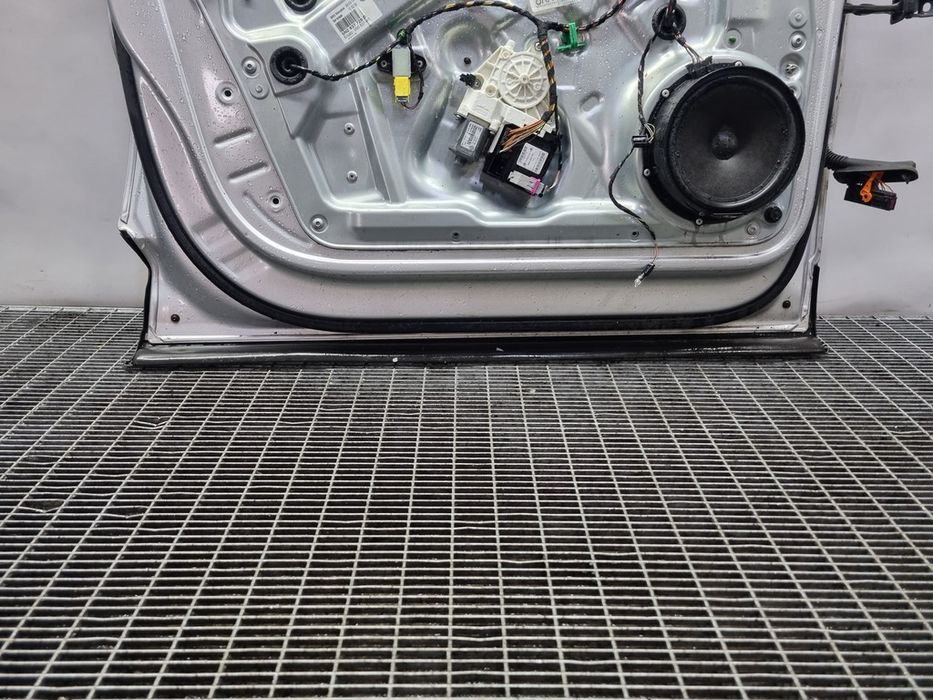 Usa Stanga Fata Volkswagen Tiguan 5N - SUV 4 Usi SILVER (1481)