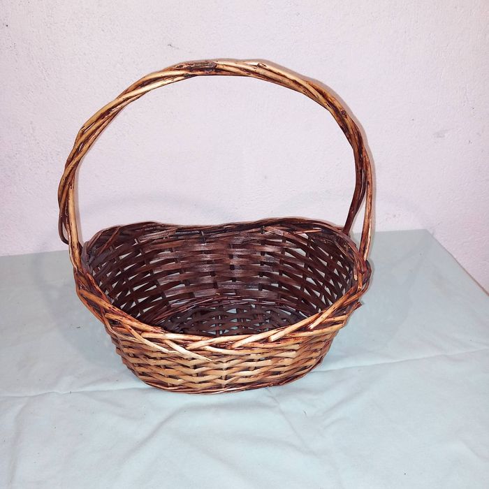 Плетена кошница ретро