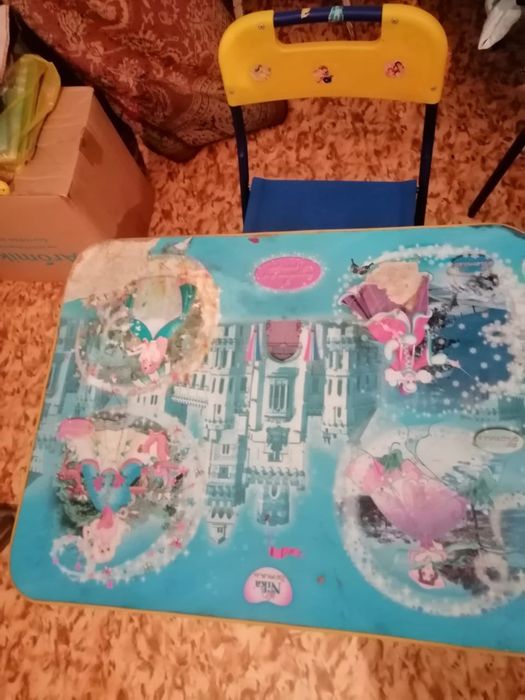 Продам детский столик.