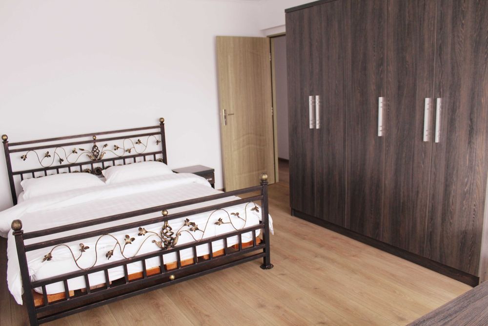 Apartament Vis-a-Vis de Jurasica Parc si Aventura Parc de vanzare!