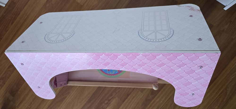 Кукольный домик с мебелью