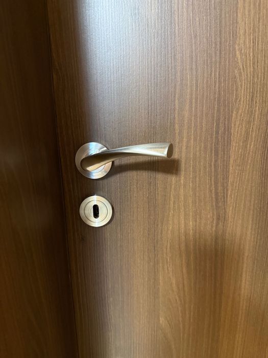 Интериорна врата с каса