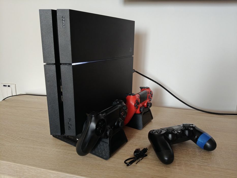 Consola PS4 Sony 1TB HDD 2 controllere plus Stand Vertical