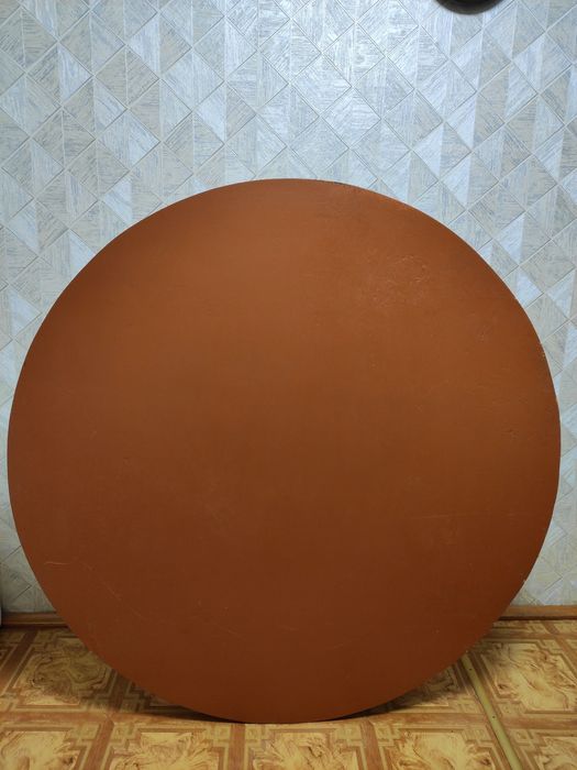 Круглый стол для гостей