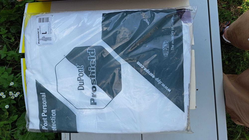 Echipament de protectie/Costum de protectie radioactiv / biologic / vopsitorie / Tyvek DuPont CHF5 Classic Xpert Cat.III / DuPont Proshield 10 CHF5