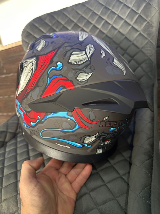 Каска за пистов мотор