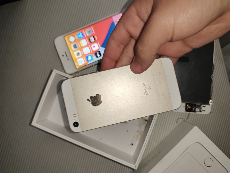 iphone SE 2016 gold