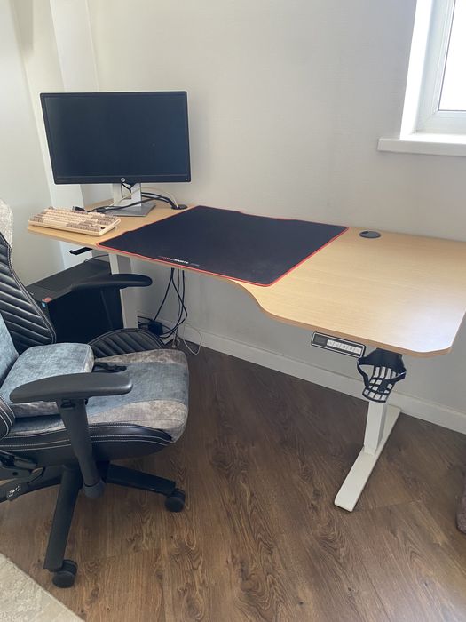 Компьютерный стол с регулировкой высоты