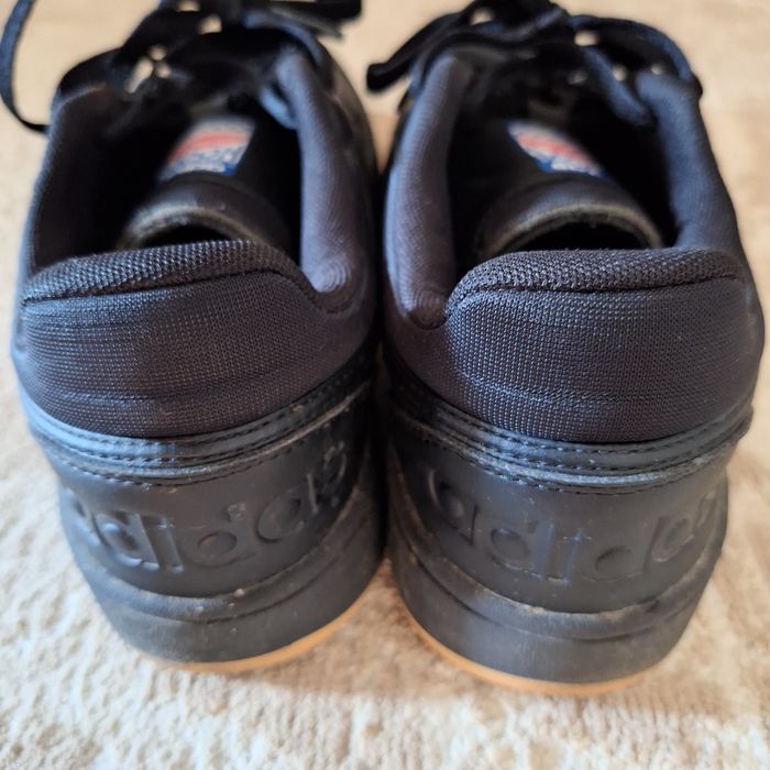 Кроссовки adidas hoops