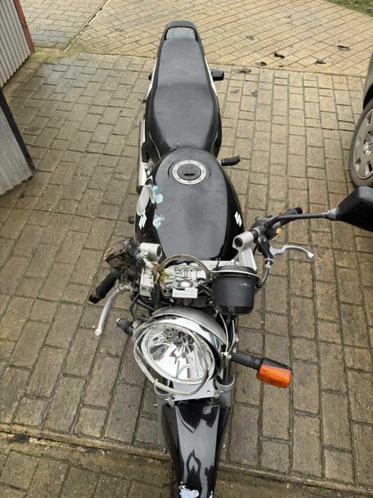 motocicleta Suzuki 500