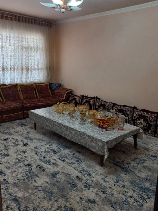 Uy sotiladi oydinda holati yaxshi maktab bogʻcha bozor yaqinida