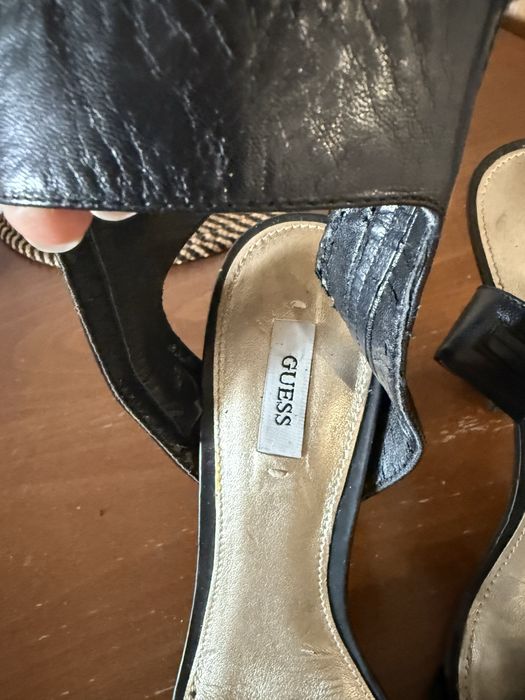 Босоножки кожаные guess