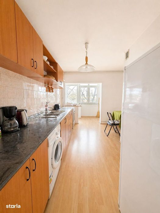 De închiriat apartament 3 camere Titulescu