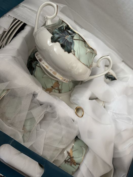Новый фарфоровый чайный сервиз