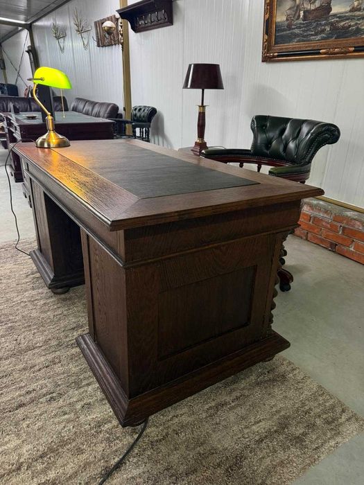 Класическо английско масивно бюро