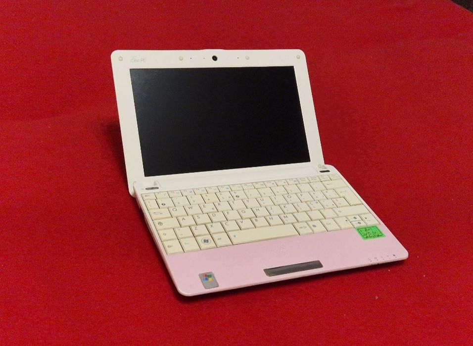 Laptop Asus  perfect funcțional, bateria nu tine curent, funcțional doar la priza